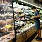 Aumenta la confianza de consumidores en Estados Unidos y esperan menos inflación