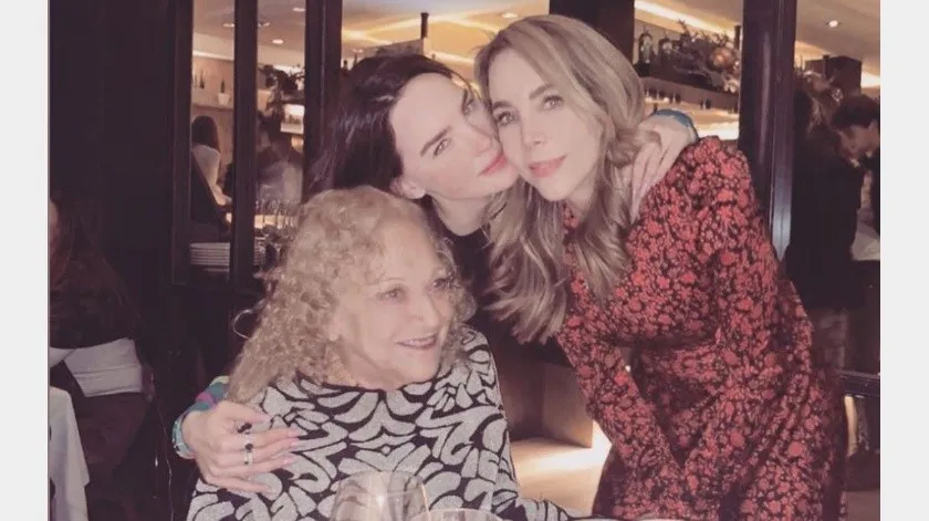 Belinda festeja cumpleaños de su mamá