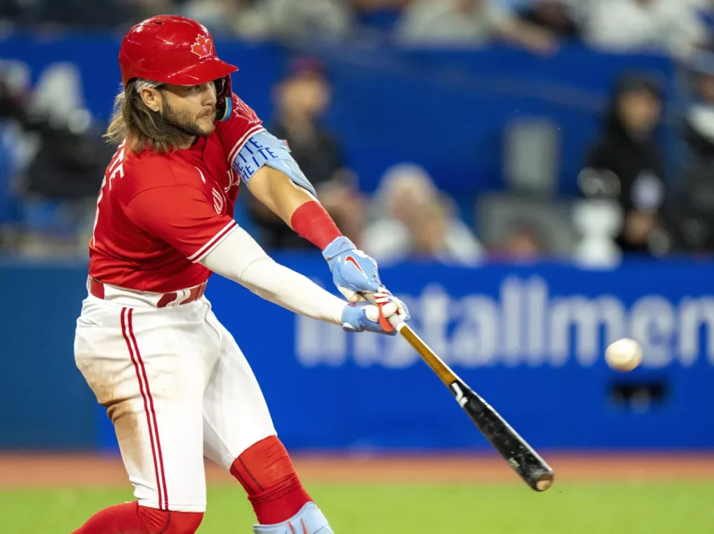 Bo Bichette pega jonrón e impulsa a Azulejos sobre Rays thumbnail