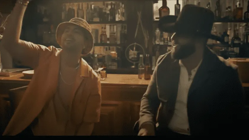Carin León estrena ‘La Esquina del mall’ con Justin Quiles thumbnail