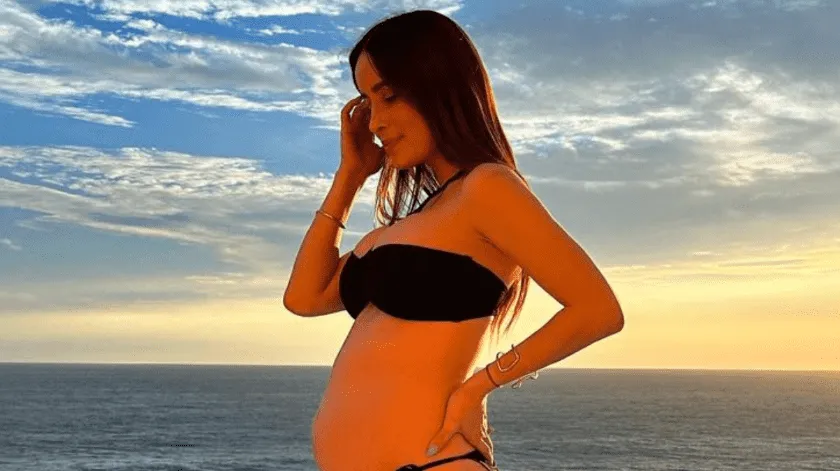 Carlos Rivera y Cynthia Rodríguez se van de «babymoon» a la playa