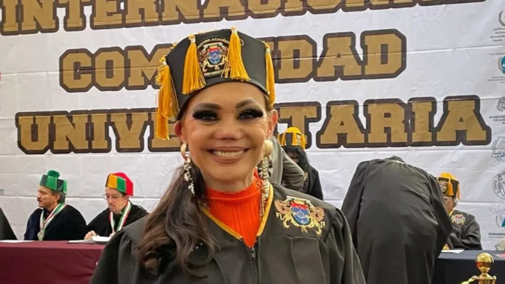 Carmen Campuzano presume su doctorado honoris causa y se queja que la noticia no sea viral thumbnail
