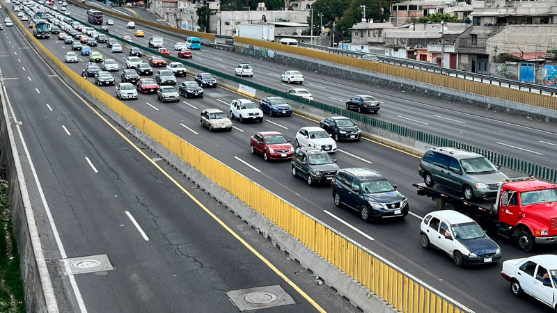 Colapsan las casetas en la CDMX por regreso de vacacionistas thumbnail