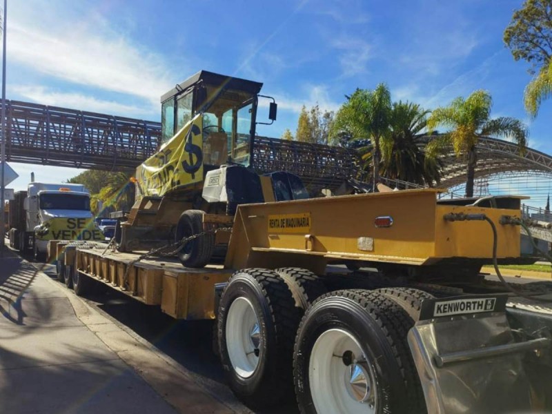 Con maquinaria y tráilers a la venta, así marchan constructores por día de la Santa Cruz thumbnail