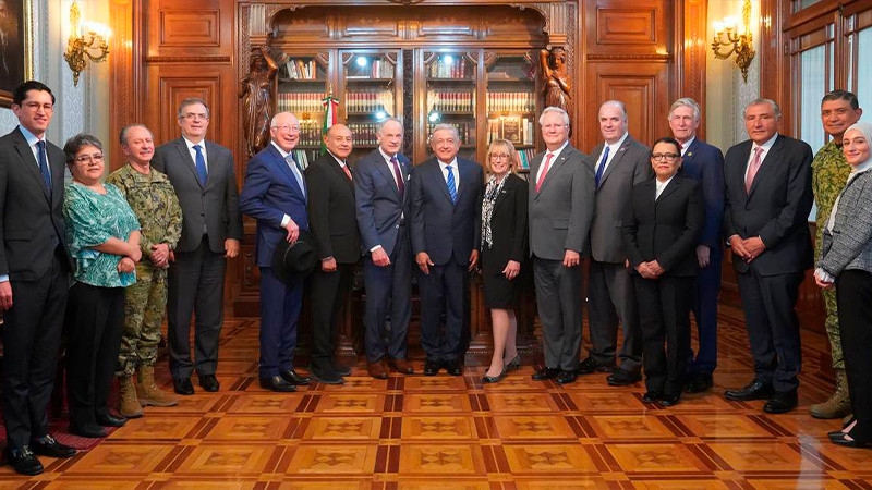 Congresistas de EE. UU. y Ken Salazar llegan a Palacio Nacional thumbnail