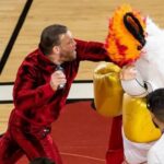 Conor McGregor manda al hospital a mascota de Miami Heat por ‘golpes de broma’