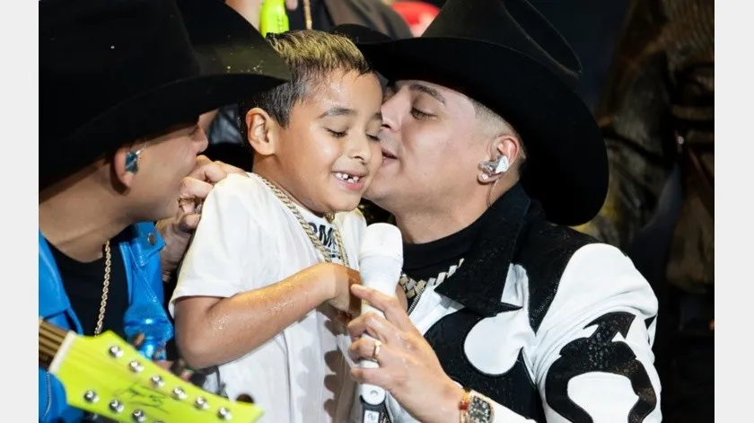 Eduin Caz le hace fiesta en grande a su hijo por sus 7 años thumbnail