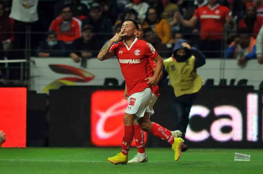 El brasileño Sanvezzo rescata el empate para el Toluca en casa del Mazatlán thumbnail
