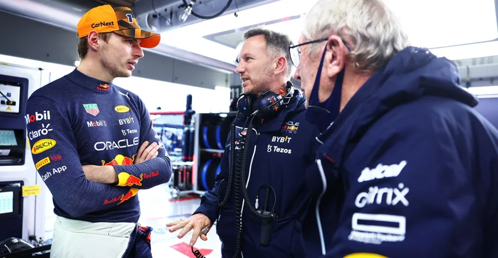 El jalón de orejas de Chris Horner y Helmut Marko a Verstappen Debes ayudar a Checo thumbnail
