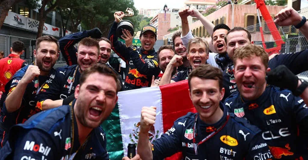 Estará ahí para tomarlo David Coulthard ve a Checo con posibilidades de ser campeón en 2023 thumbnail