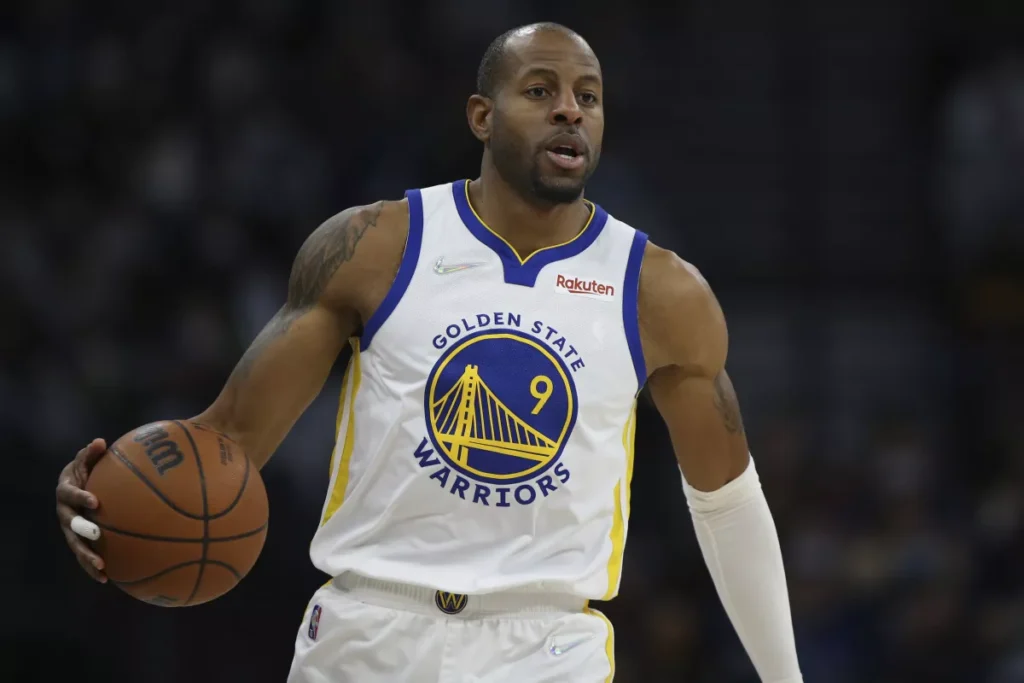 Iguodala regresa un año más con los Warriors thumbnail