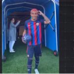 Julián Araujo fue presentado y ya lució los colores del Barcelona