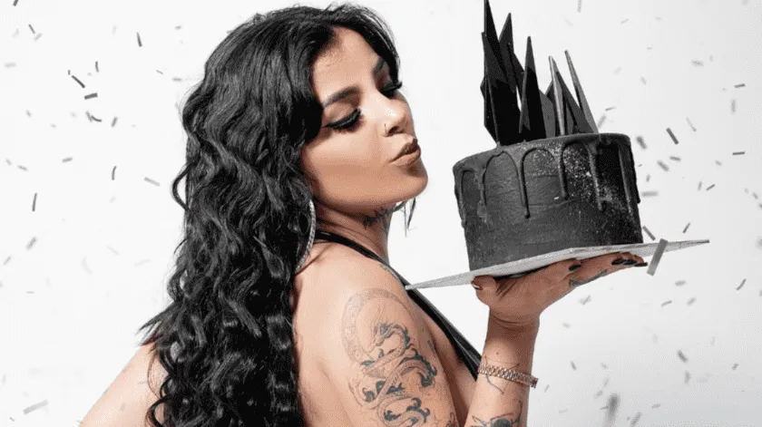 Karely Ruiz cumple 22 años