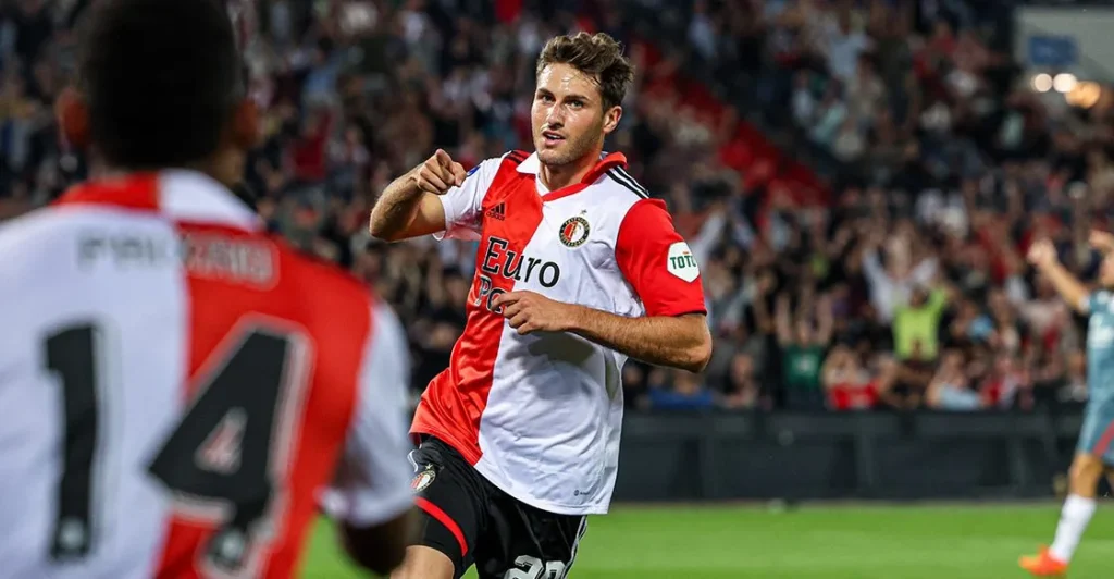 La respuesta de Santiago Giménez al conflicto con Kökçü en la Europa League Los medios lo hicieron más grande thumbnail