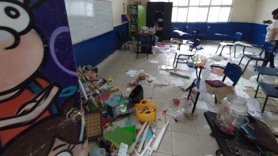 Ladrones destruyen aulas y dejan mensajes burlándose en Tamaulipas thumbnail