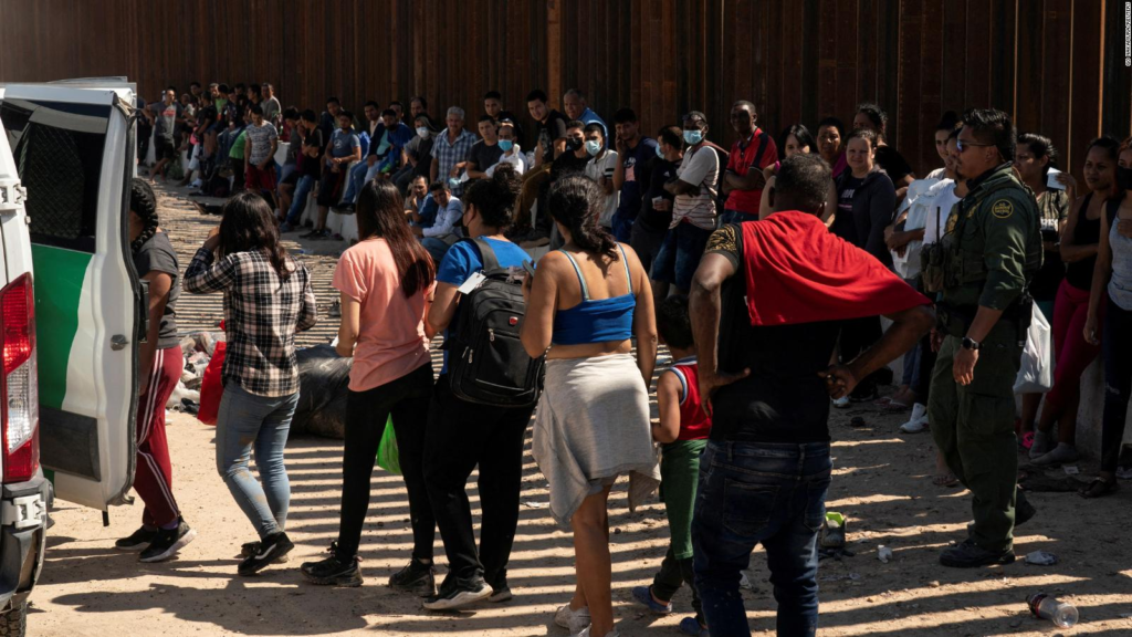 Lo que sabemos de la nueva tarjeta de expediente seguro, que permitirá identificar a migrantes indocumentados thumbnail