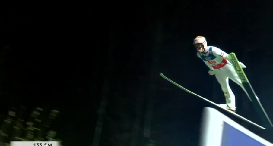 Polonia celebra la primera prueba de la Copa del Mundo de saltos sobre plástico ante la falta de nieve