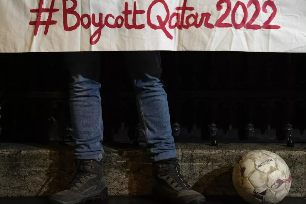 Qatar, un país pequeño lleno de grandes críticas que se intensifican antes del inicio del Mundial thumbnail