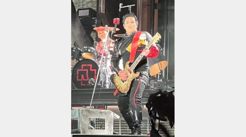 Rammstein recibe peluche del Dr. Simi pese a prohibiciones en el Foro Sol