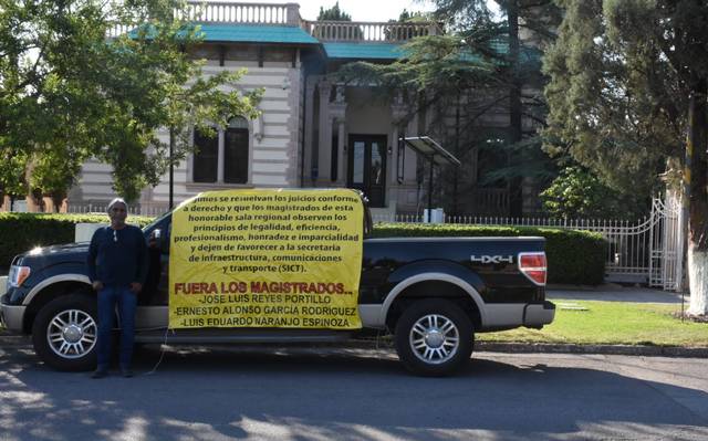 Se manifiesta para pedir solución al otorgamiento de placas a transportistas