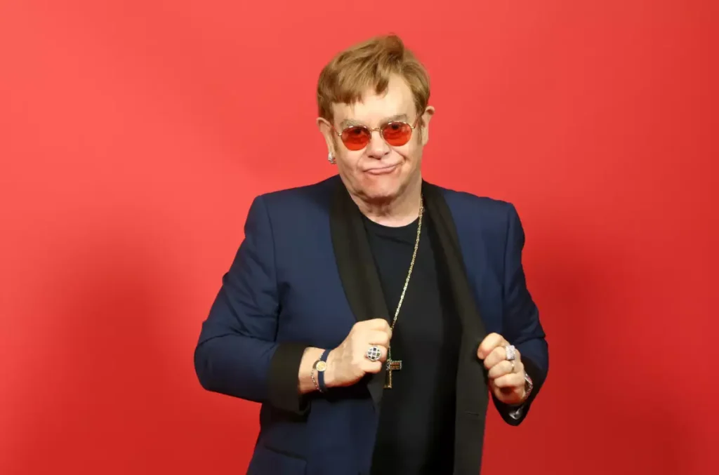 Se une a protesta por políticas de Elon Musk, Elton John se retira de Twitter thumbnail