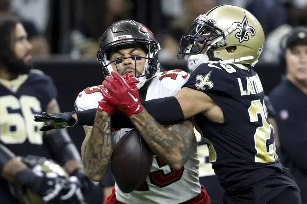 Suspenden al receptor de los Bucs Mike Evans por riña thumbnail