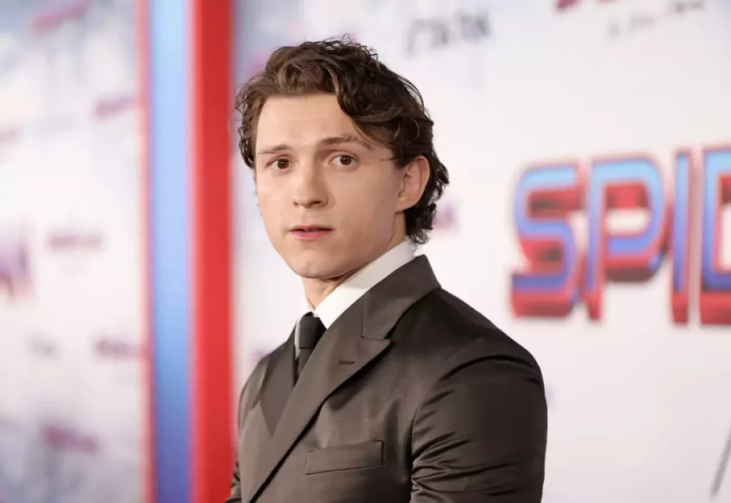 Tom Holland revela que se ha mantenido sobrio durante más de un año thumbnail