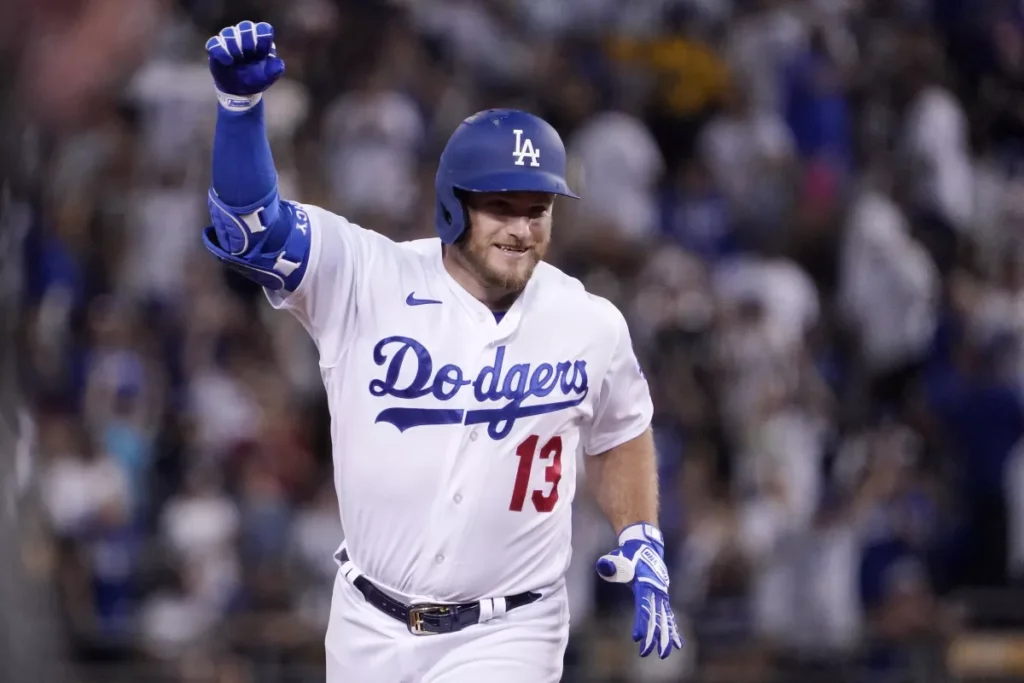 Will Smith y Max Muncy lideran a Dodgers, ganan a Padres 8-3 thumbnail