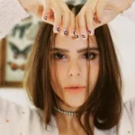 Yuya “muestra” a su bebé