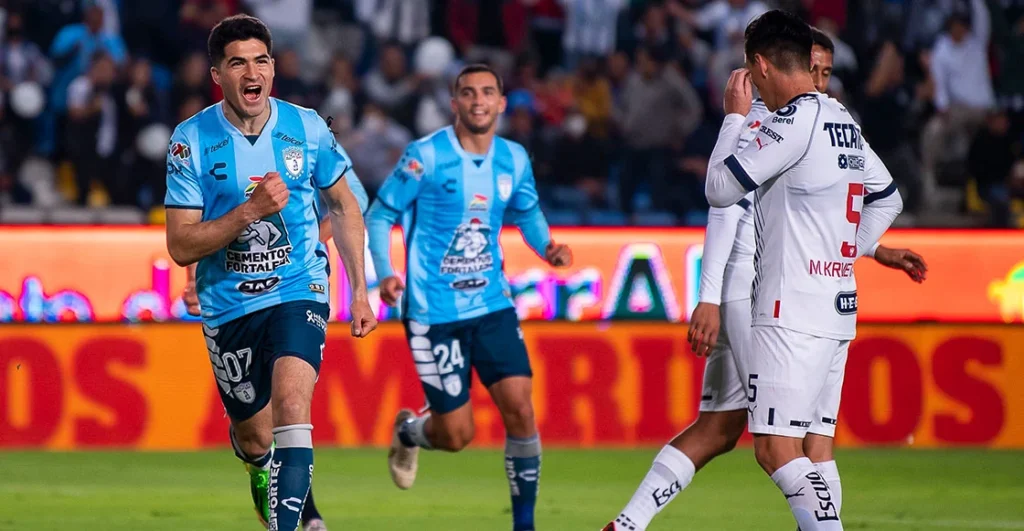 ¡Les funcionó! El motivo por el que Pachuca jugó (y goleó gacho) ante Monterrey con uniforme de visitante en semifinales thumbnail