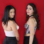 El dueto Escarlata adopta como estilo musical el bolero pop