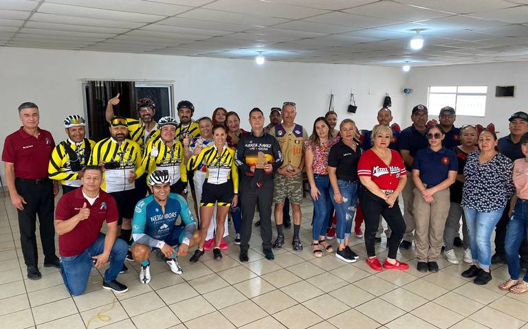 El pelotón de ciclistas emprende su camino rumbo a Parral