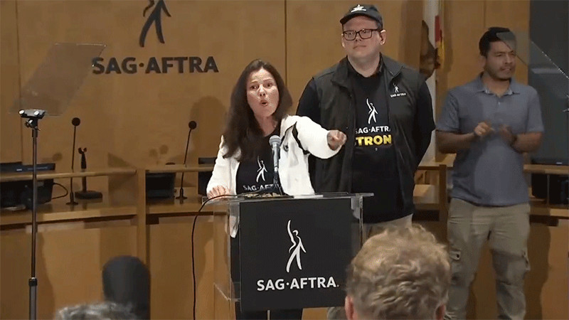 Actores de Hollywood se unen a la huelga de guionistas thumbnail
