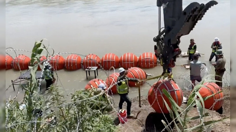 Gobierno de Texas refuerza alambre de púas en su frontera con México pese a demanda de EEUU