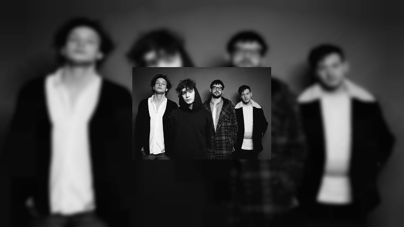 Malasia suspende festival de música tras beso entre integrantes del grupo The 1975