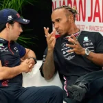 Lewis Hamilton pone a Checo Pérez en situación incómoda por Max Verstappen