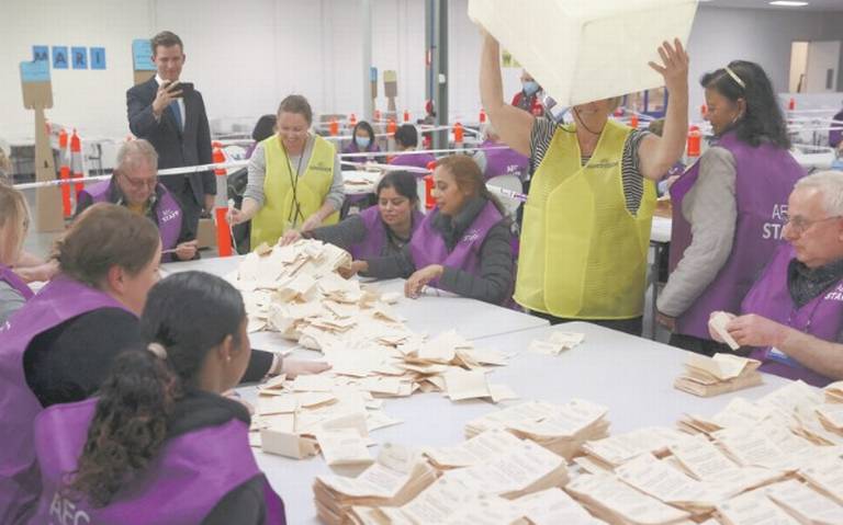 Australia rechaza dar derechos a indígenas