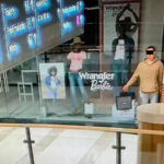 Polonia: arrestan a hombre que se hizo pasar por maniquí para robar Centro Comercial
