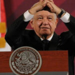 Por alterar dichos de López Obrador, suspenden a directivo del INE
