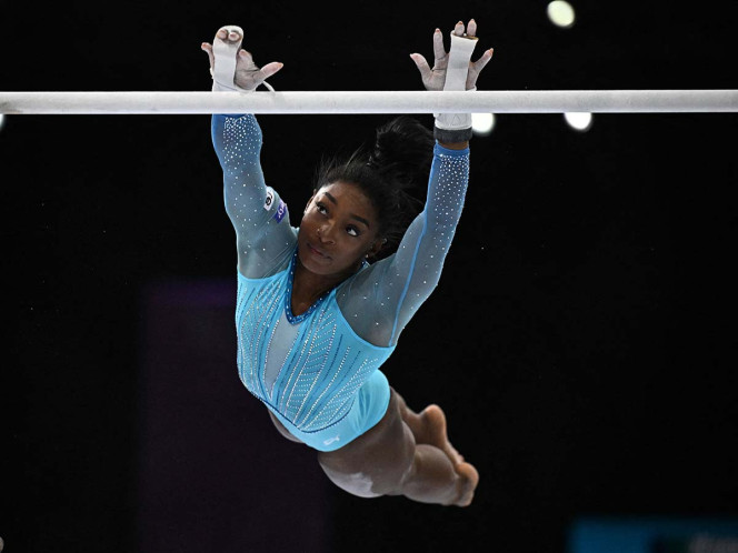 Simone Biles deslumbra en su debut dentro del Mundial de Gimnasia