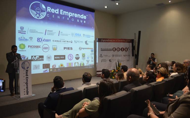 Toman protesta integrantes de la Red Emprende Centro-Sur
