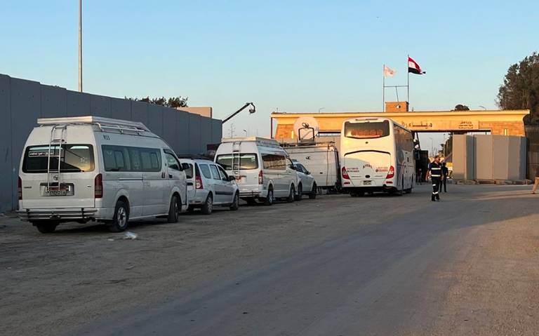 Desde la Franja de Gaza, cruzan a Egipto otros 329 extranjeros