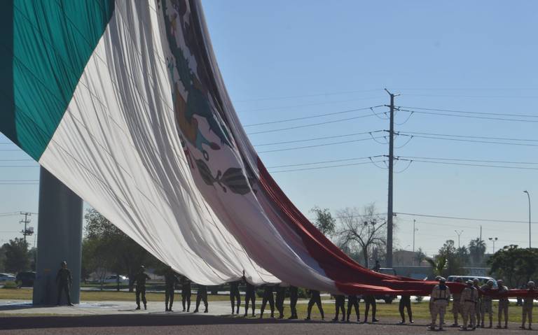Realizan penúltima ceremonia del año de izamiento de bandera