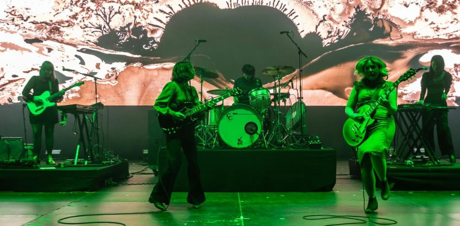 Sleater-Kinney demuestran el poder femenino del rock en el Corona Capital