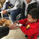 «Unidad, servicio y ayuda» llevan bebidas calientes alimentos a 400 personas