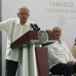 AMLO afirma que gasolina no está en 28 pesos como aseguran en redes sociales; acusa complot