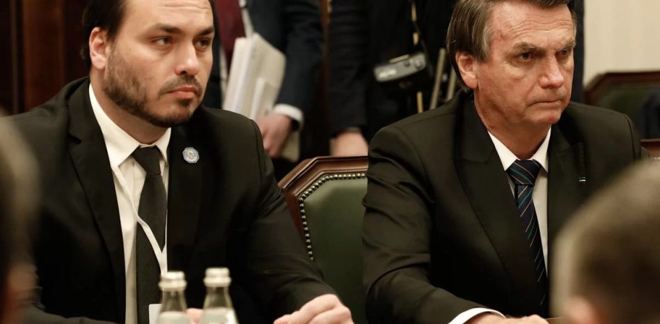 Registran casa de un hijo de Bolsonaro por espionaje a adversarios políticos