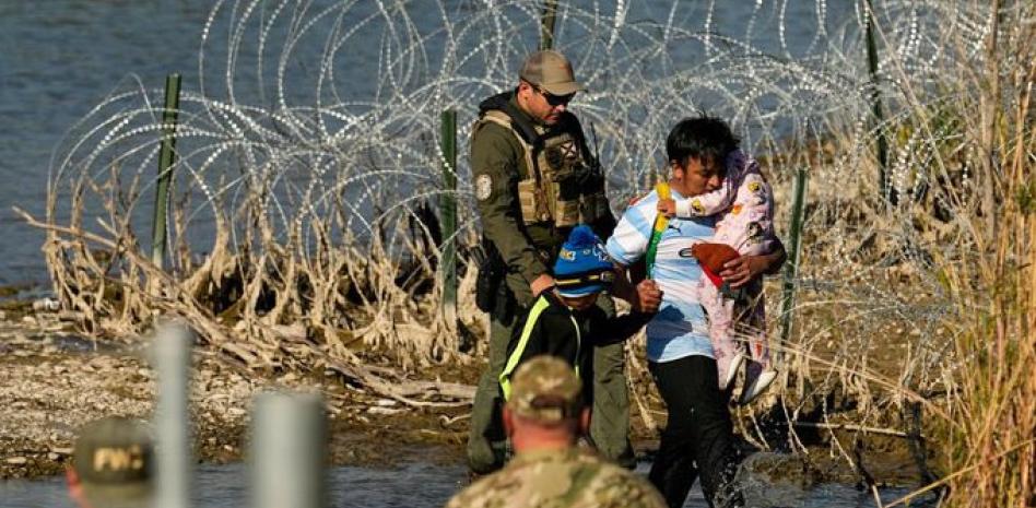 Ultimátum de EU a Texas para que le devuelva el control fronterizo, tras tragedia
