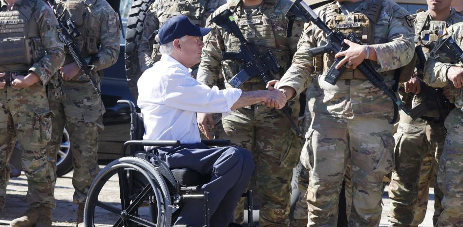 Abbott anuncia que soldados texanos patrullarán más tramos en la frontera