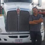 Familiares y compañeros reportan muerte de transportista baleado en carretera